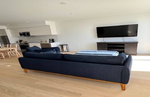 Downtown Sacramento Apartment | Modern Brand New 2-bedroom/2bath apartment with AC, WiFi, close to downtown.