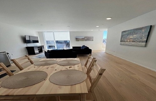 Downtown Sacramento Apartment | Modern Brand New 2-bedroom/2bath apartment with AC, WiFi, close to downtown.