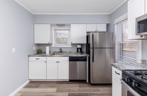 Roselawn Finance Apartment | Modern Breath of Fresh Air in a Central Location