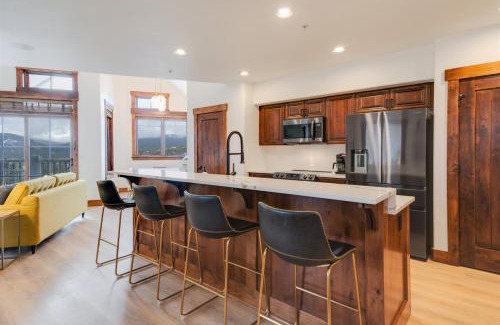 Breckenridge House | Modern Breckenridge Penthouse Ski In Ski Out