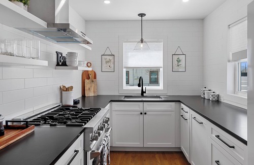 Fredericksburg House | Modern Bungalow with Hot Tub and Fire Pit ~ Near Main St.