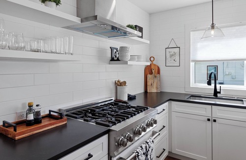 Fredericksburg House | Modern Bungalow with Hot Tub and Fire Pit ~ Near Main St.