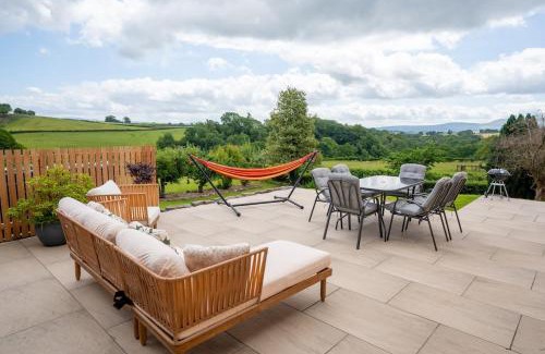 Brecon House | Modern Bungalow Views of Pen y Fan
