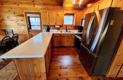 Blue Ridge Cabin | Modern Cabin 5 min from Downtown/River with Firepit/View