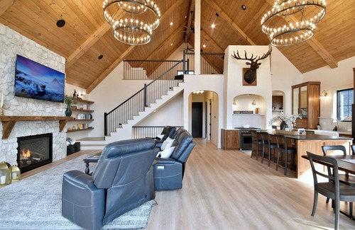 Zenda Cabin | Modern Cabin, Cozy and Peaceful