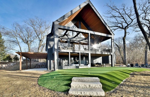 Zenda Cabin | Modern Cabin, Cozy and Peaceful