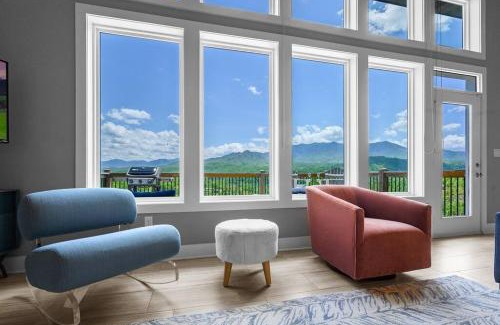 Gatlinburg Villa | Modern Cabin near Smoky Mountain National Park