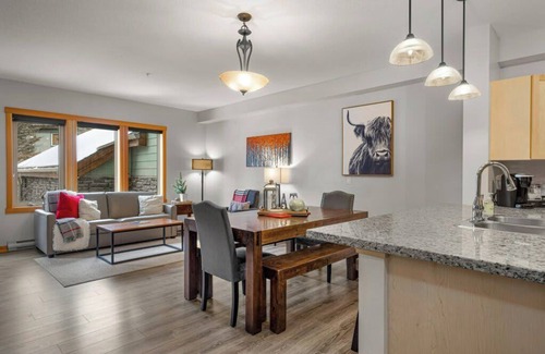 Canmore Apartment | Modern Cabin Vibes with pool at The Lodges