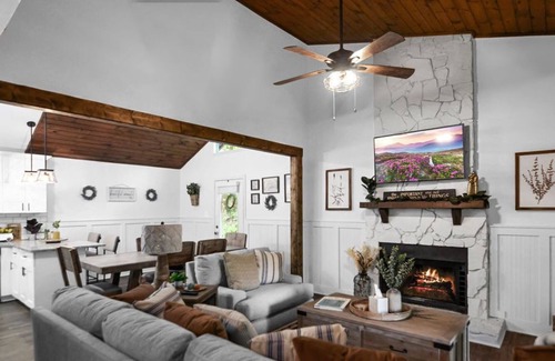 Blue Ridge Cabin | Modern Cabin w/Mountain Views, Hot tub & Fire pit!