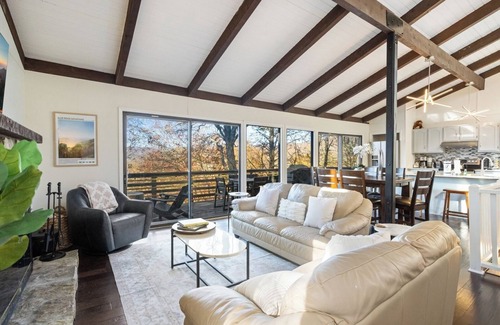 Sugar Mountain Cabin | Modern Cabin with Mountain Views