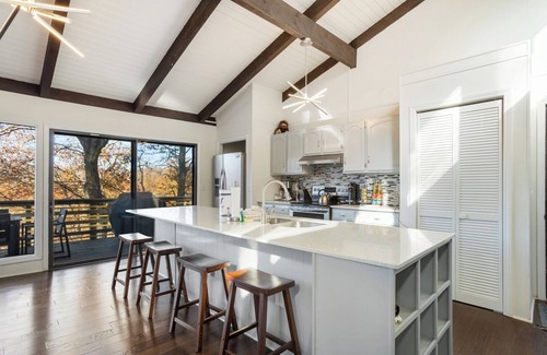 Sugar Mountain Cabin | Modern Cabin with Mountain Views