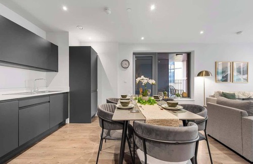 Salford Apartment | Modern Central Apartment by City SuperHost