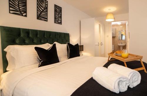 Mill Road Apartment | Modern & Central - KING Bed, Super FAST Wi-Fi