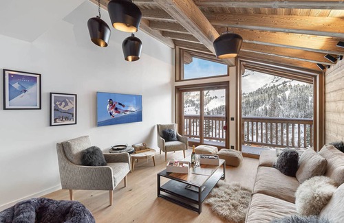 Meribel-Mottaret Ski Chalet | Modern Chalet Near Mottaret Slopes – Sleeps 10, Panoramic View, Ski Locker & Parking