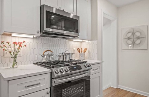 Royal Oak House | Modern Charmer | Finished Basement | Patio | Games