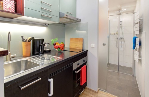 Gonsenheim Apartment | Modern, charming: apartment with small terrace
