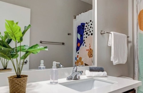 Downtown Des Moines Apartment | Modern Chic Apartment Downtown Des Moines