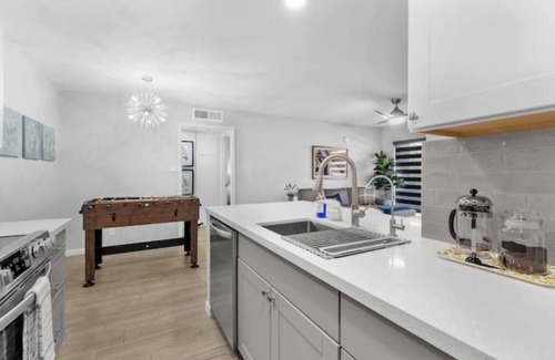 Tempe Apartment | Modern, chic condo in the heart of Tempe/ASUn