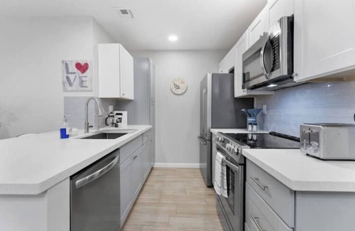 Tempe Apartment | Modern, chic condo in the heart of Tempe/ASUn