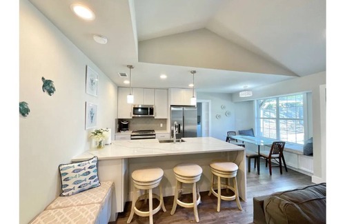 North Austin Civic Association House | Modern Chic Cozy ★ Beautiful Newly Renovated Home 5 min from The Domain