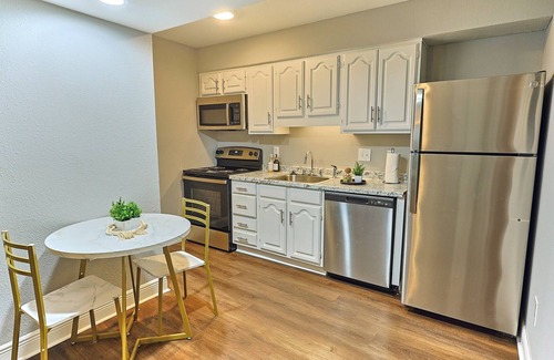 Jackson Apartment | Modern-Chic Loft In The Heart Of The City. Everything Is At Your Fingertips!