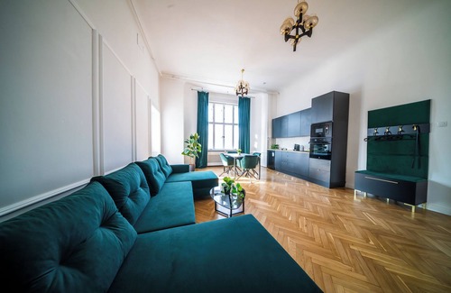 Inner City Budapest Apartment | Modern-Classic Fully Renovated apartment at Riverfront with Amazing view.