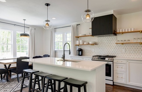 Inglewood House | Modern Classic Tudor- Minutes from Downtown, Broadway, Grand Ole Opry and more!
