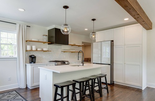 Inglewood House | Modern Classic Tudor- Minutes from Downtown, Broadway, Grand Ole Opry and more!