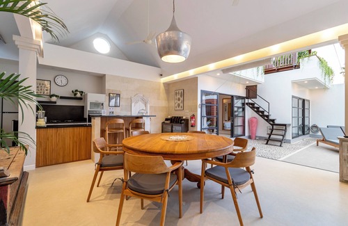 Dewi Sri Villa | Modern Clean 2BR Seminyak Pvt. Pool + Rooftop