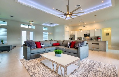 Pelican House | Modern Clean & Fully-Stocked Luxury Pool Home on Canal