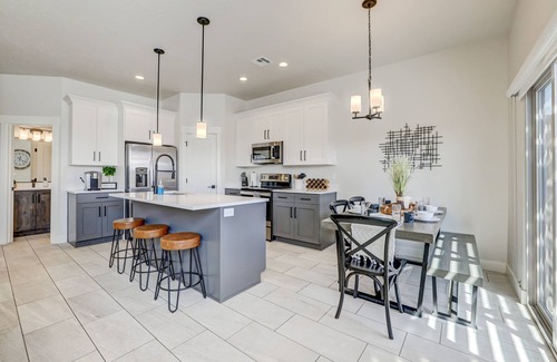 Washington House | Modern/Clean Work/Relax - Private hot tub and fire pit