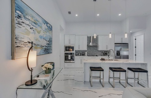 Mariner Villa | Modern coastal 3 bedrooms with Pool with Fireplace