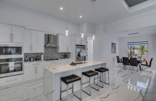 Mariner Villa | Modern coastal 3 bedrooms with Pool with Fireplace