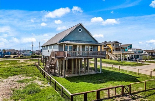 Surfside Beach House | Modern Coastal Home | Steps from Beach | 3BR Pet-Friendly w/Views