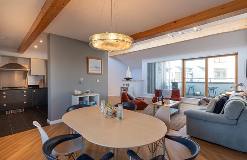 Rhosneigr House | Modern Coastal Home in Rhosneigr – 4 Y Bonc by Anglesey Holiday Lettings