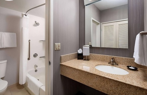 Lake Forest Hotel | Modern Comfort in the Heart of Laguna Hills! 2 Kid-friendly Suites! Pets Allowed
