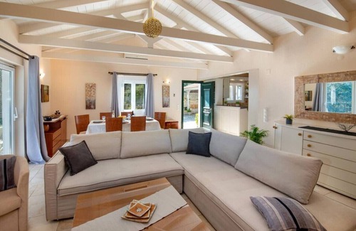 Makratika Villa | Modern Comfort Meets Paxiot Charm