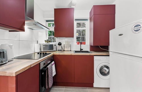 Garden Suburb Apartment | Modern Comfort: Stylish 2BR Haven for 5