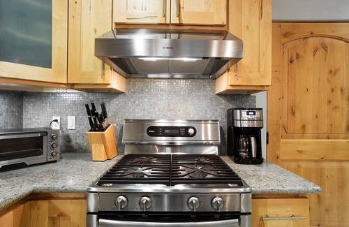 Bear Valley Condo | Modern Condo - EV Charger - SM 301 by Bear Valley Vacation Rentals