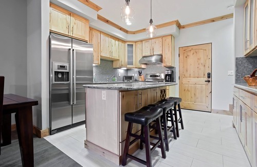 Bear Valley Condo | Modern Condo - EV Charger - SM 301 by Bear Valley Vacation Rentals