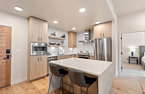 Tamarack Resort Condo | Modern Condo|Gas Fireplace|Balcony with Plaza View
