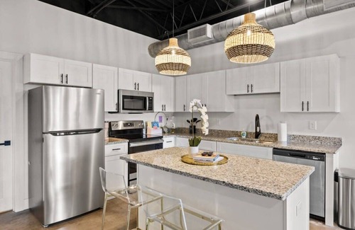 Nashville Condo | Modern Condo Hideaway –Sleeps 2, Pets OK, 8min BNA