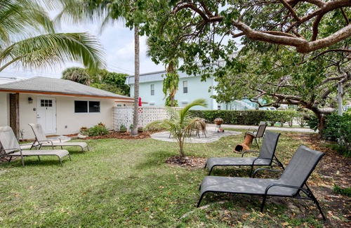 Singer Island Apartment | Modern condo in beach décor set amongst towering palms - 5-minute walk to beach