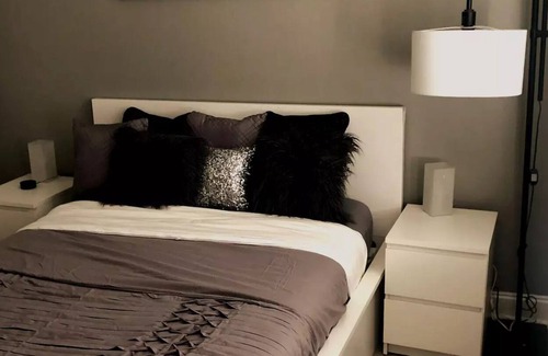 Norfolk Condo | Modern Condo in Quiet Historic Neighborhood
