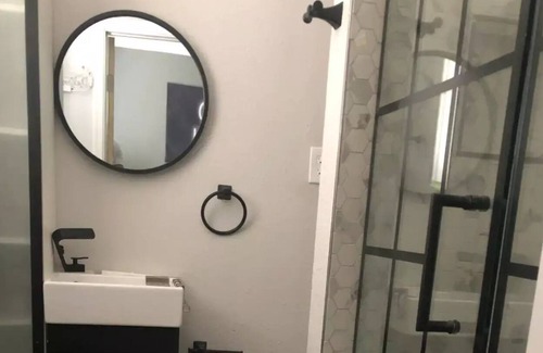 Norfolk Condo | Modern Condo in Quiet Historic Neighborhood