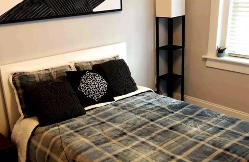 Norfolk Condo | Modern Condo in Quiet Historic Neighborhood