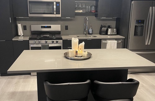 Windwood Apartment | Modern condo in the city. ten minutes away from Lenox mall and perimeter mall
