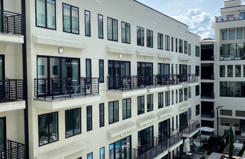 Windwood Apartment | Modern condo in the city. ten minutes away from Lenox mall and perimeter mall