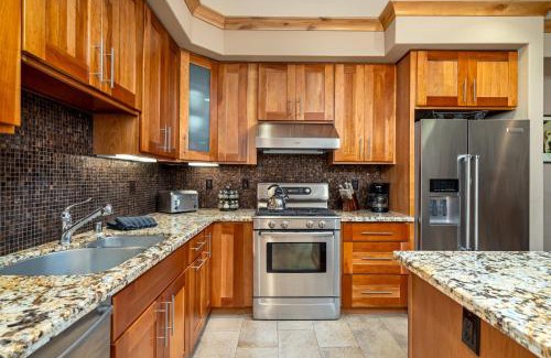 Bear Valley Apartment | Modern Condo - Jacuzzi Tub SM #201