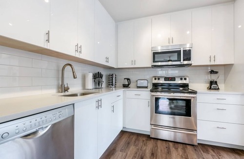 Central Business District Hotel | Modern Condo near Bourbon Street Jazz Clubs